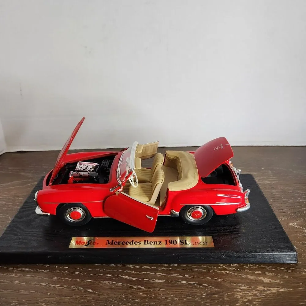 Maisto Red 1955 Mercedes Benz 190SL 1:18 Diecast Car # 31824 With Box and Stand